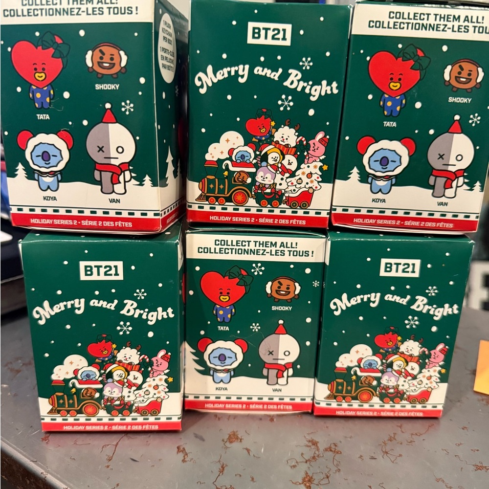 BT21 Merry and Bright Key & Card Holder - Green-6 total -brand new unopened.